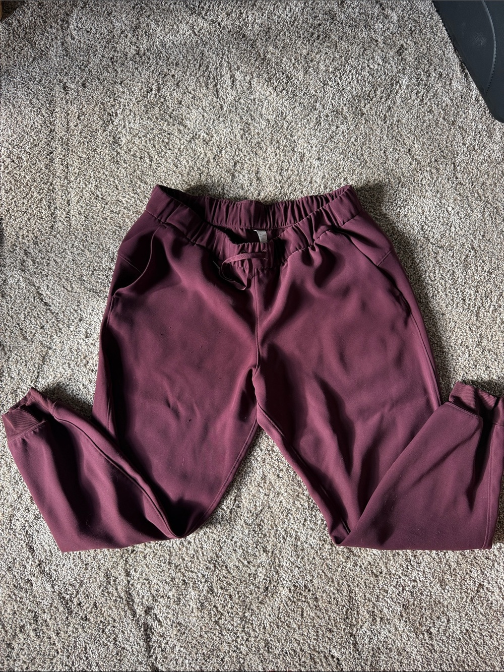 Lululemon maroon joggers sz 12 - check photos